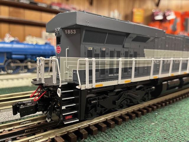 CSX/New York Central Lionel LEGACY ES44 #1853 Diesel Engine SKU: 2533551 - Image 6