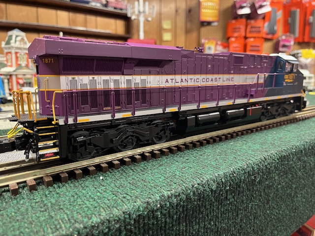 CSX/Atlantic Coast Line Lionel LEGACY ES44 #1871 Diesel Engine SKU: 2533541 - Image 7