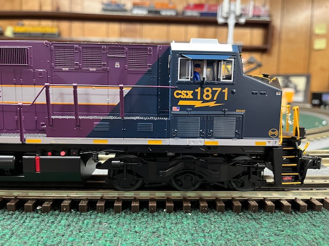 CSX/Atlantic Coast Line Lionel LEGACY ES44 #1871 Diesel Engine SKU: 2533541 - Image 6
