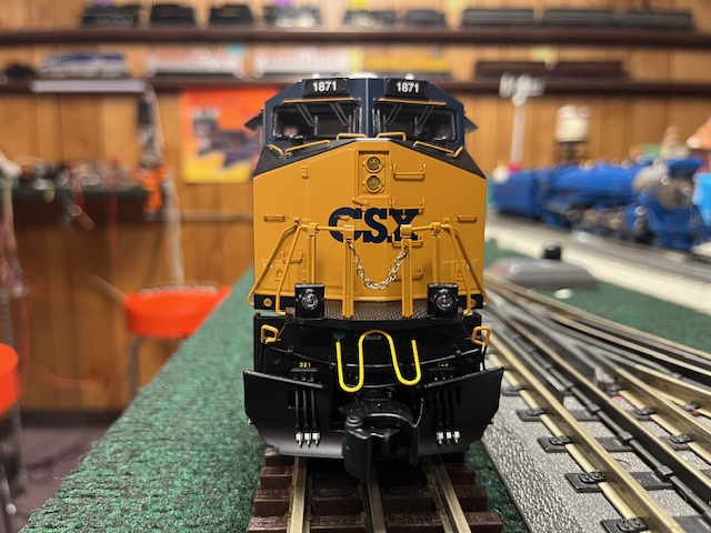 CSX/Atlantic Coast Line Lionel LEGACY ES44 #1871 Diesel Engine SKU: 2533541 - Image 4