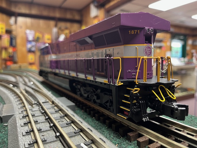 CSX/Atlantic Coast Line Lionel LEGACY ES44 #1871 Diesel Engine SKU: 2533541 - Image 2