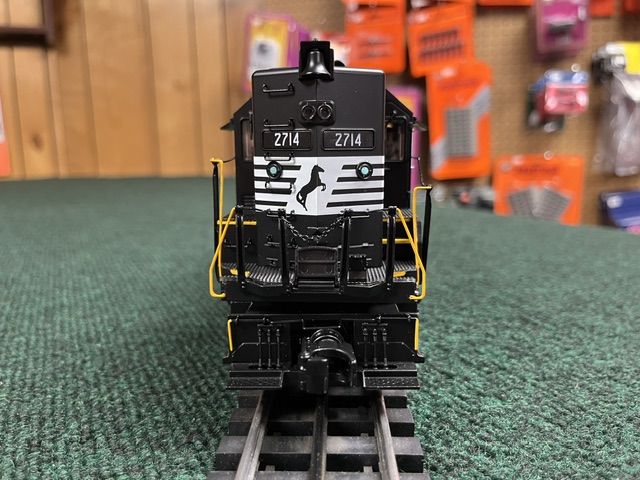 MTH Premier Norfolk Southern GP-35 High Hood Diesel Engine w/Proto-Sound 3.0 (Hi-Rail Wheels) 20-22084-1 - Image 4