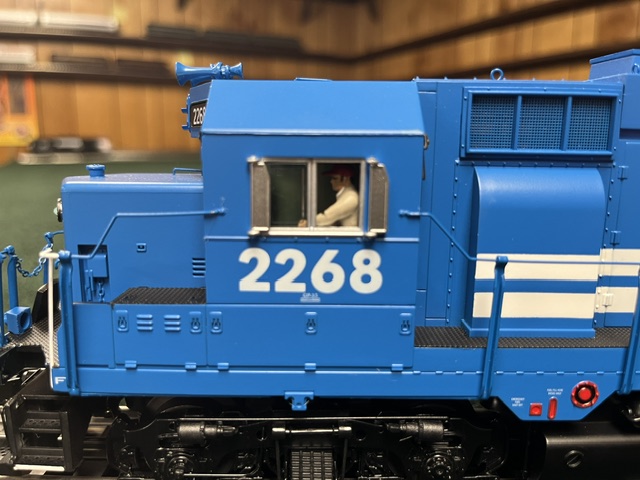 MTH Premier Conrail GP-35 Low Hood Diesel Engine w/Proto-Sound 3.0 (Hi-Rail Wheels) 20-22073-1 - Image 2