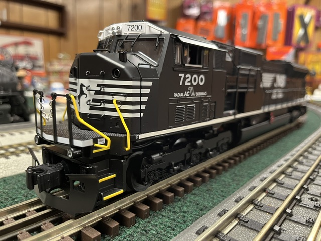 Lionel Norfolk Southern LEGACY SD80MAC #7200 SKU: 2633501
