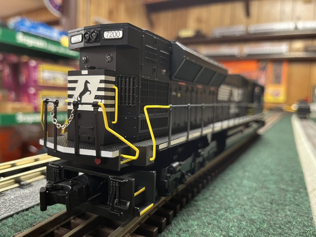 Lionel Norfolk Southern LEGACY SD80MAC #7200 SKU: 2633501 - Image 5