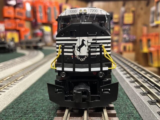 Lionel Norfolk Southern LEGACY SD80MAC #7200 SKU: 2633501 - Image 4