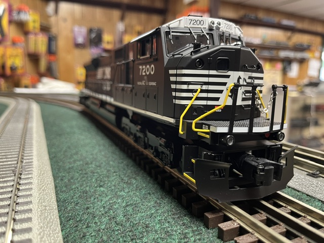 Lionel Norfolk Southern LEGACY SD80MAC #7200 SKU: 2633501 - Image 3