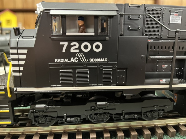 Lionel Norfolk Southern LEGACY SD80MAC #7200 SKU: 2633501 - Image 2