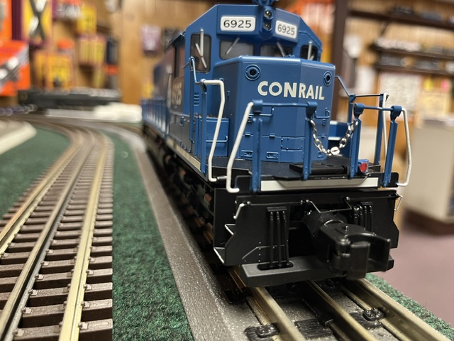 Lionel Conrail LEGACY SD38 Diesel Engine #6925 SKU: 263334 - Image 4