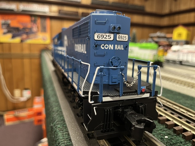 Lionel Conrail LEGACY SD38 Diesel Engine #6925 SKU: 263334 - Image 3