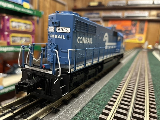 Lionel Conrail LEGACY SD38 Diesel Engine #6925 SKU: 263334 - Image 2