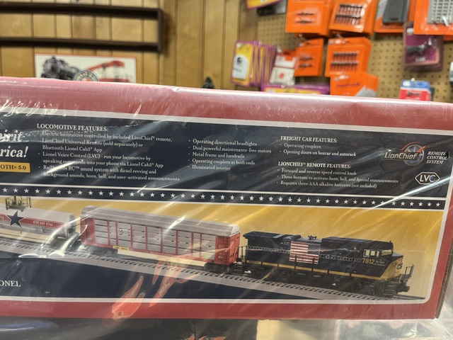 Lionel CSX "Spirit of America" LionChief Freight Set with Bluetooth 5.0 SKU: 2623010 - Image 3